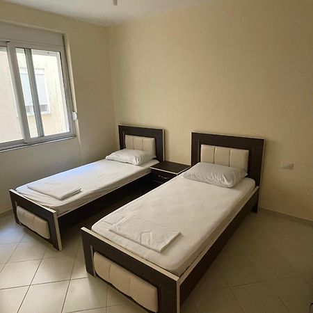 Lovely 3-Bedroom Apartment Rei ซารานเดอ ภายนอก รูปภาพ