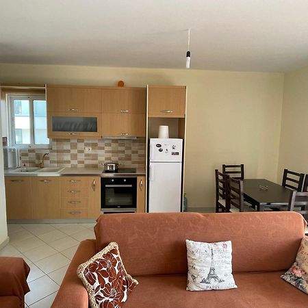 Lovely 3-Bedroom Apartment Rei ซารานเดอ ภายนอก รูปภาพ