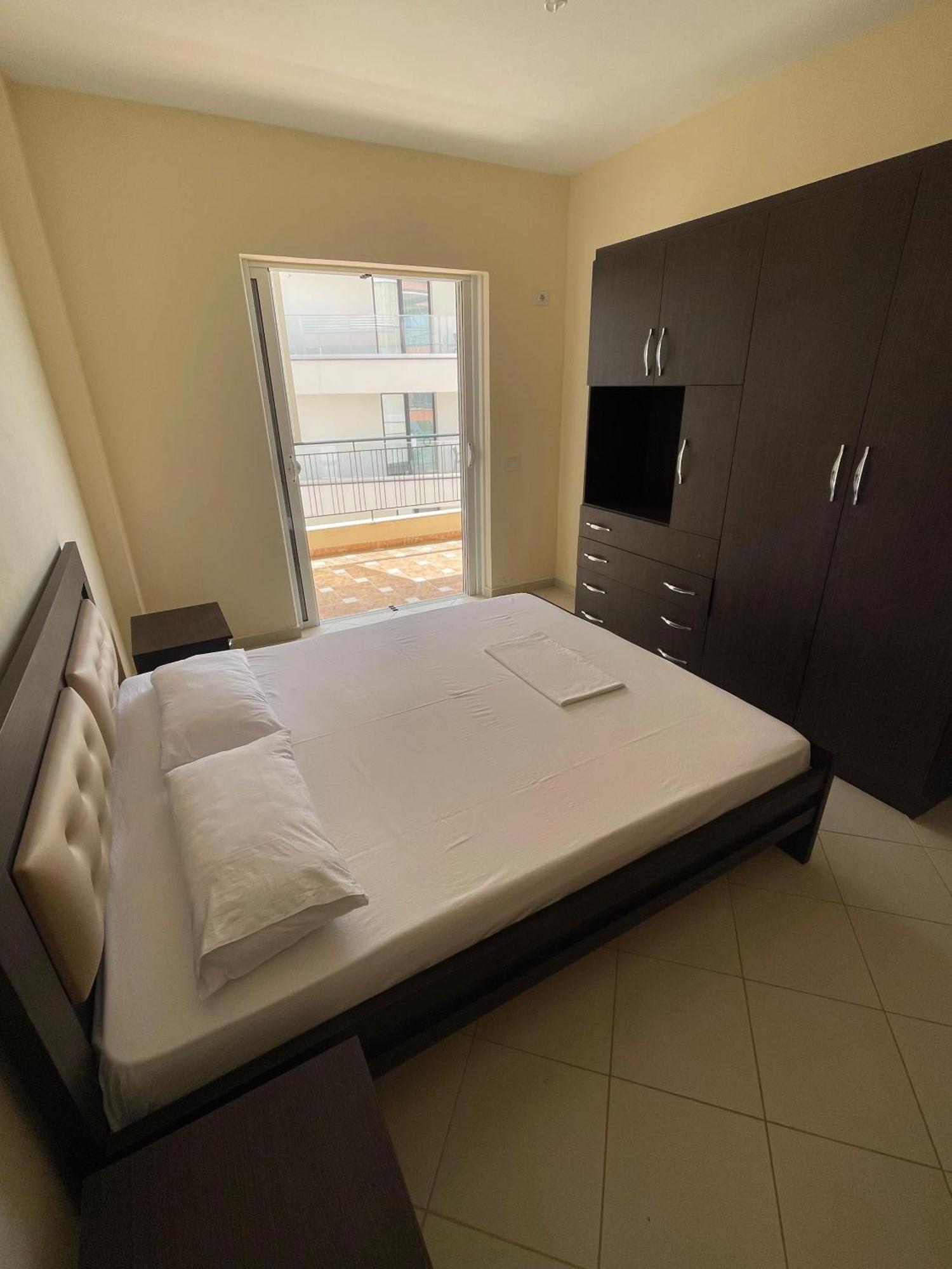 Lovely 3-Bedroom Apartment Rei ซารานเดอ ภายนอก รูปภาพ
