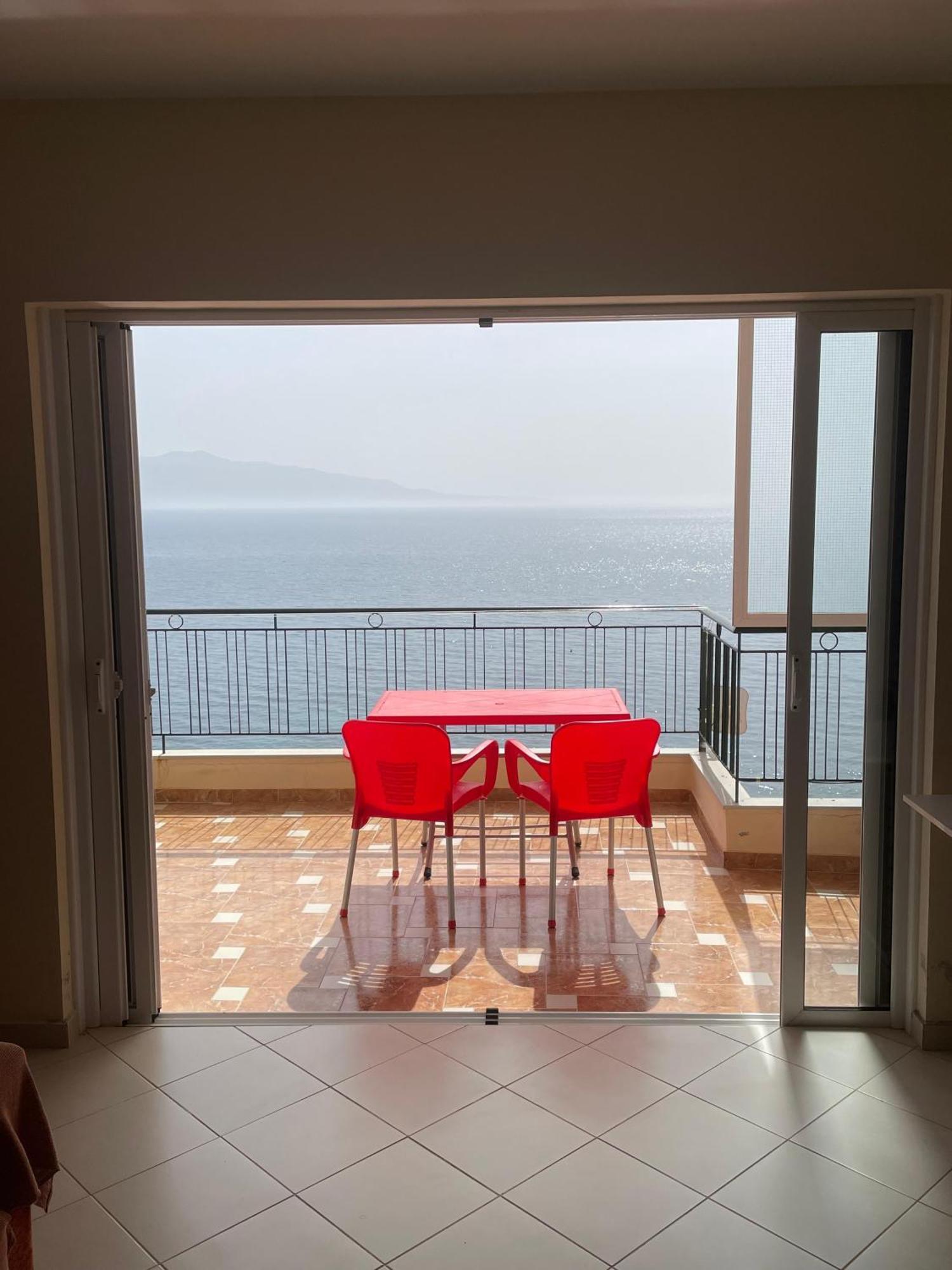 Lovely 3-Bedroom Apartment Rei ซารานเดอ ภายนอก รูปภาพ