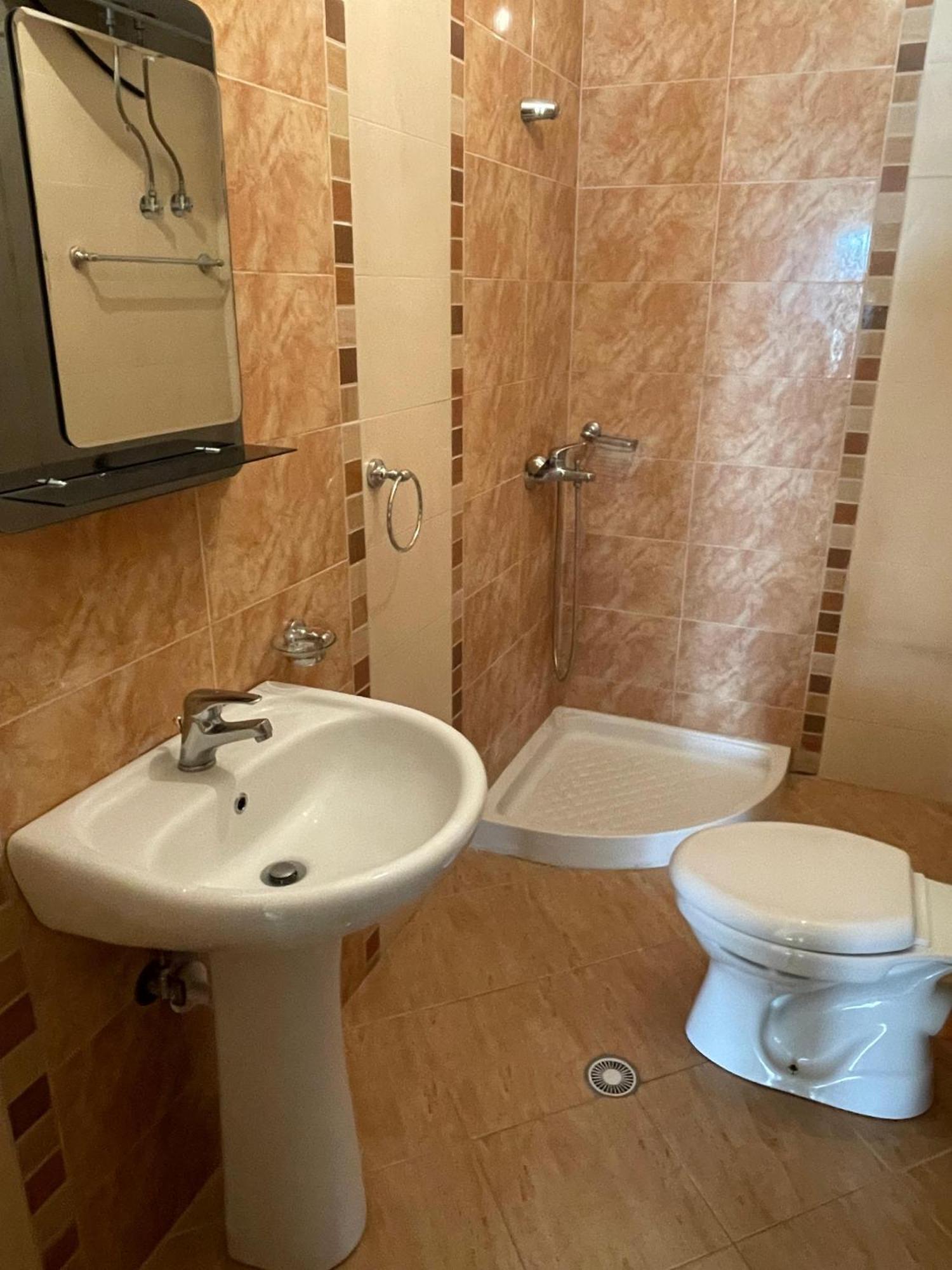 Lovely 3-Bedroom Apartment Rei ซารานเดอ ภายนอก รูปภาพ