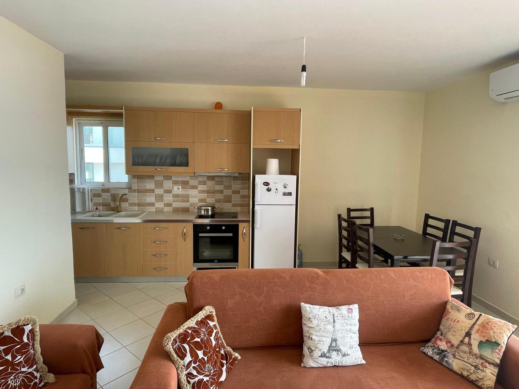 Lovely 3-Bedroom Apartment Rei ซารานเดอ ภายนอก รูปภาพ